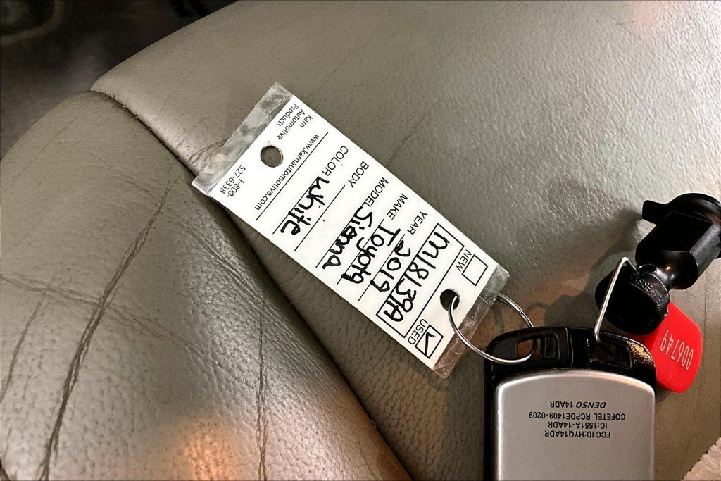 Used 2019 Toyota Sienna XLE w/ XLE Navigation Package FWD image 10
