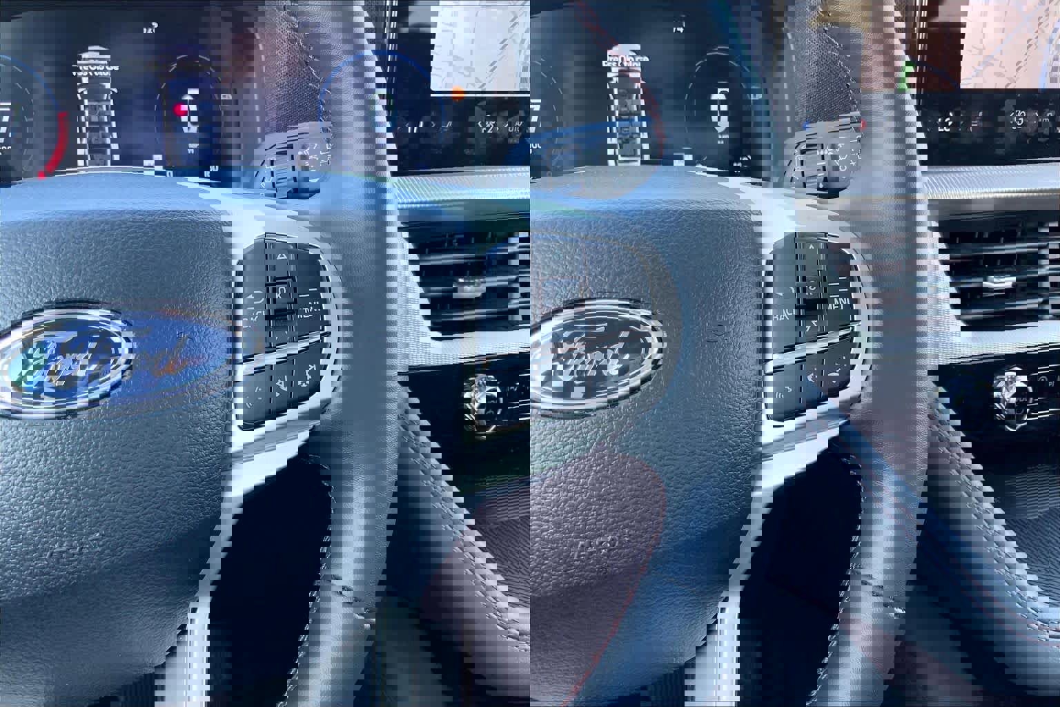 Certified 2025 Ford Explorer Active image 25