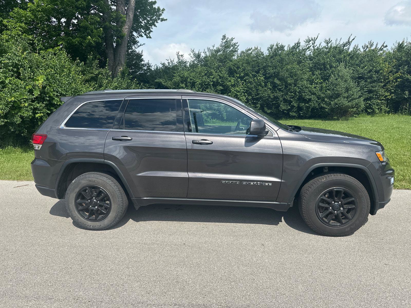 Used 2020 Jeep Grand Cherokee Laredo AWD/4WD image 8