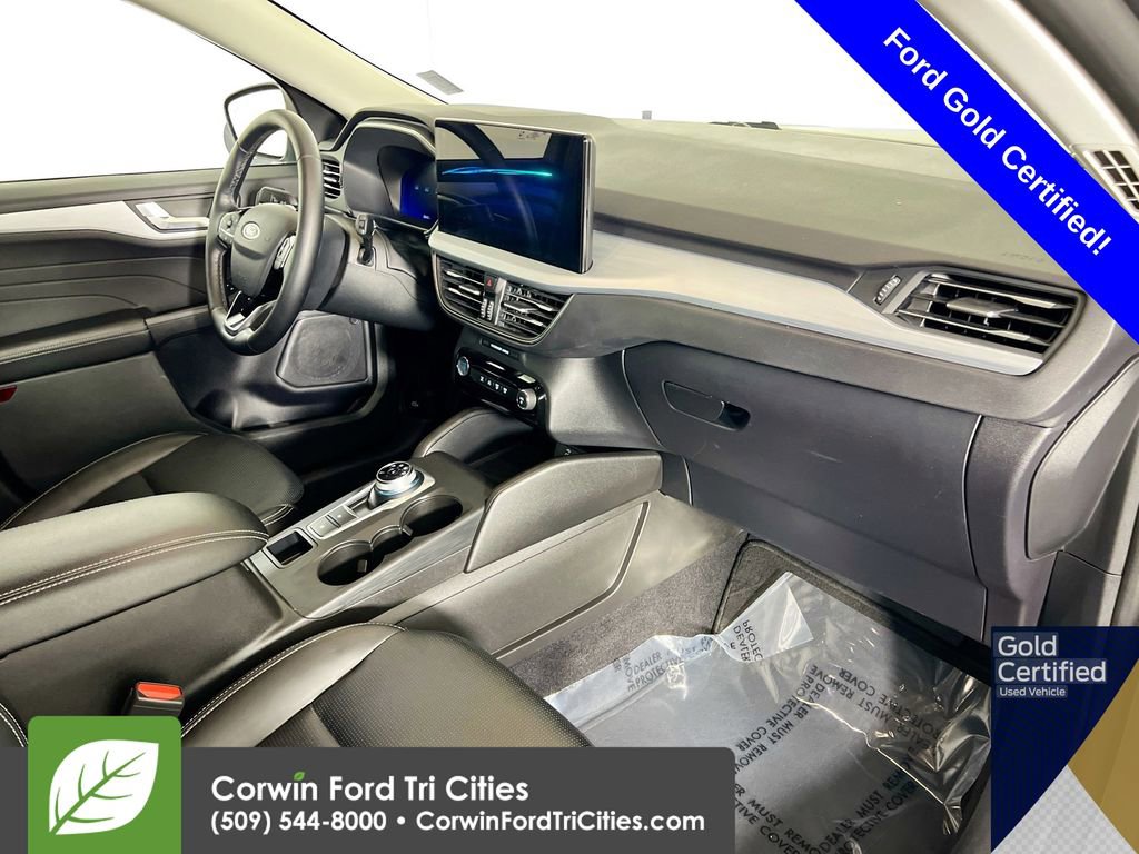 Certified 2025 Ford Escape Platinum image 28