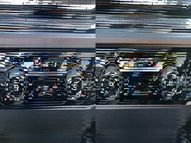 Used 2025 Chevrolet Silverado 1500 ZR2 w/ Technology Package image 15