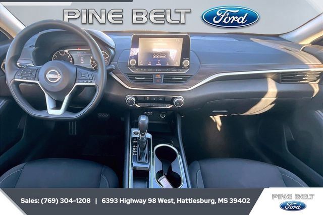 Used 2024 Nissan Altima 2.5 SV image 13