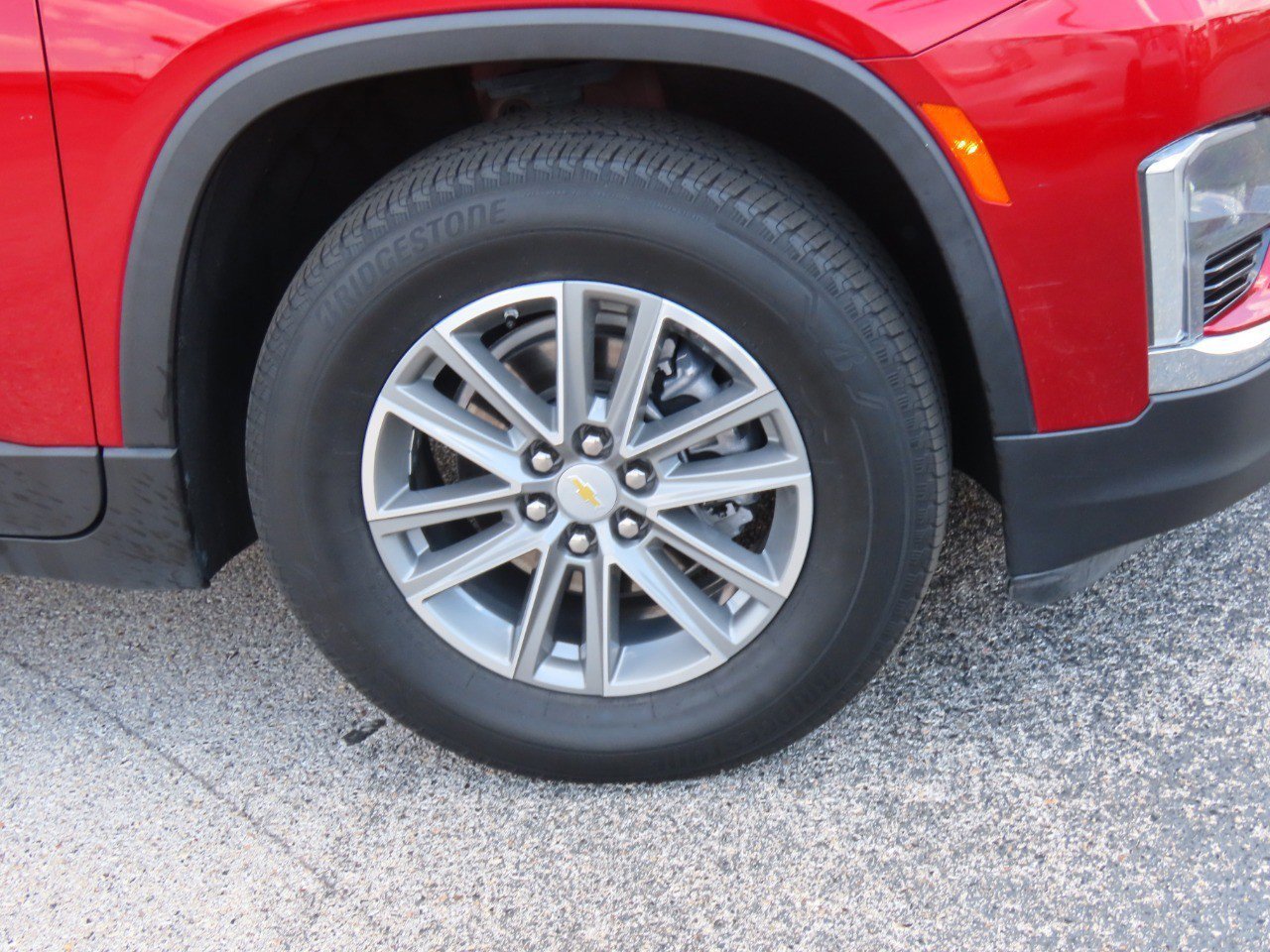Used 2023 Chevrolet Traverse LT image 12