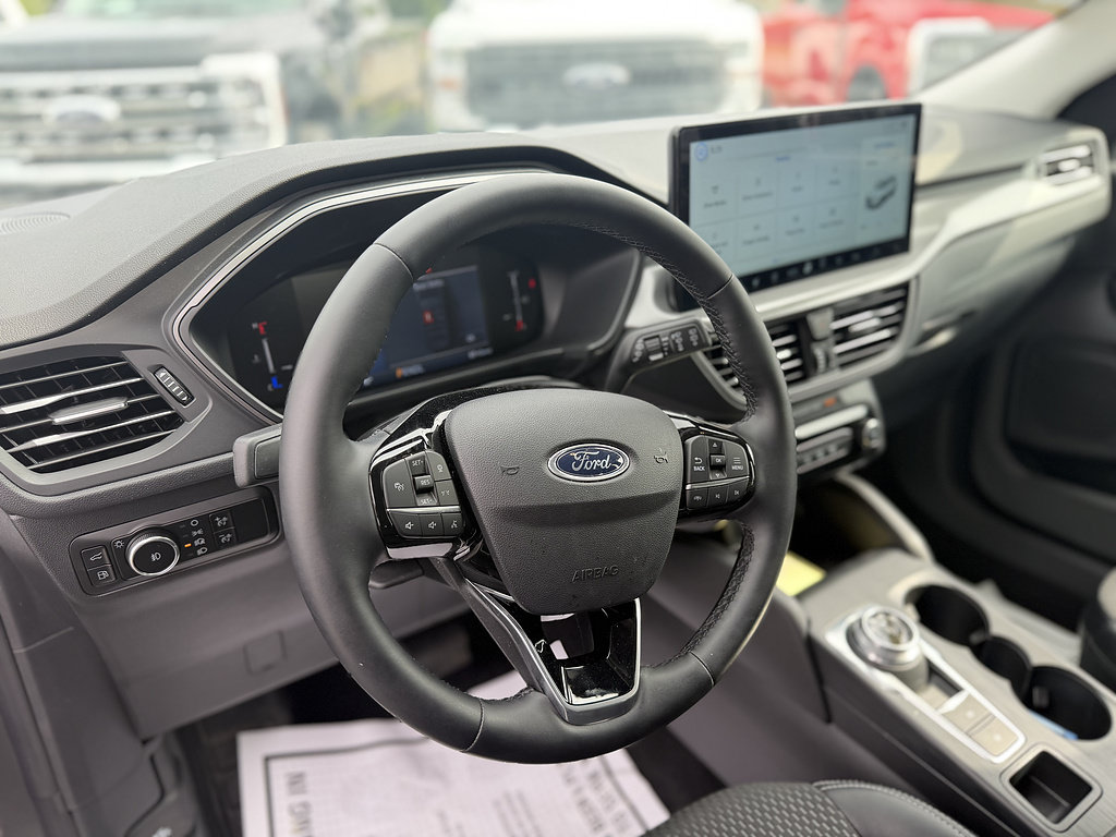 Certified 2025 Ford Escape SE w/ Class II Trailer Tow Package FWD image 13