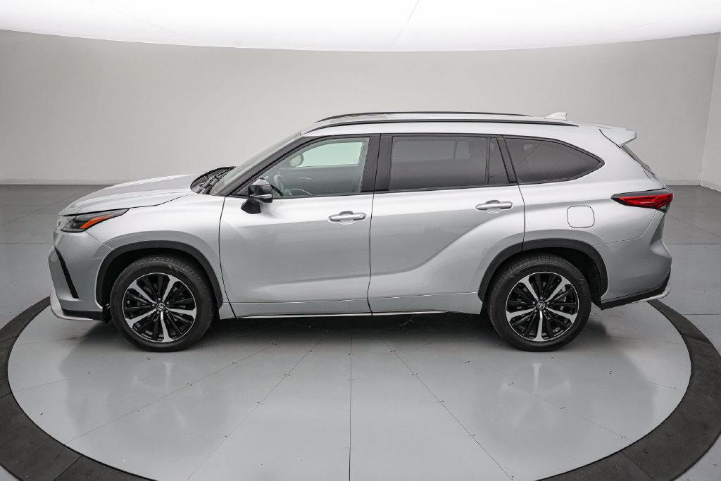 Used 2022 Toyota Highlander XSE AWD/4WD image 7