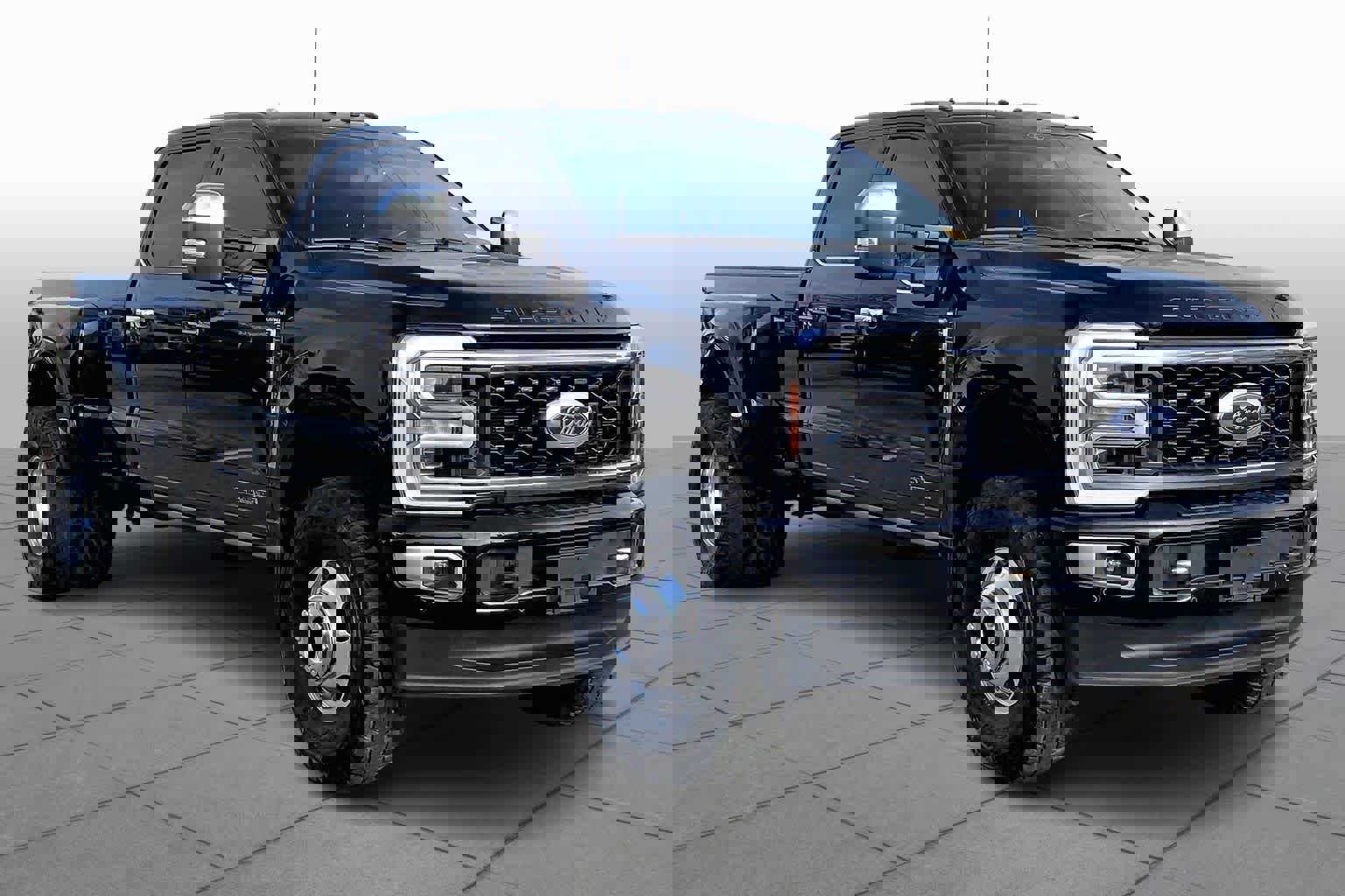 Certified 2024 Ford F350 Platinum w/ FX4 Off-Road Package image 5