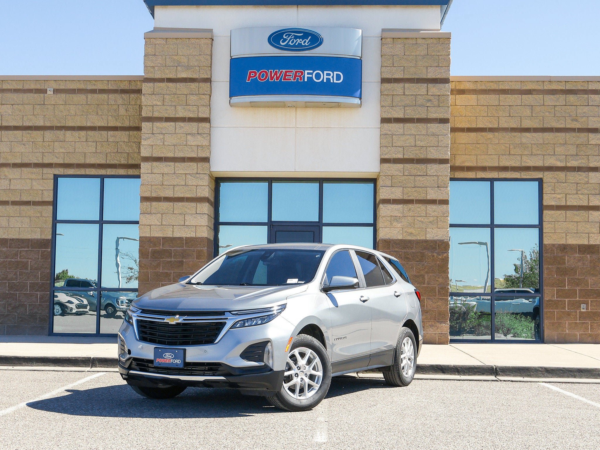 Used 2024 Chevrolet Equinox LT AWD/4WD image 2