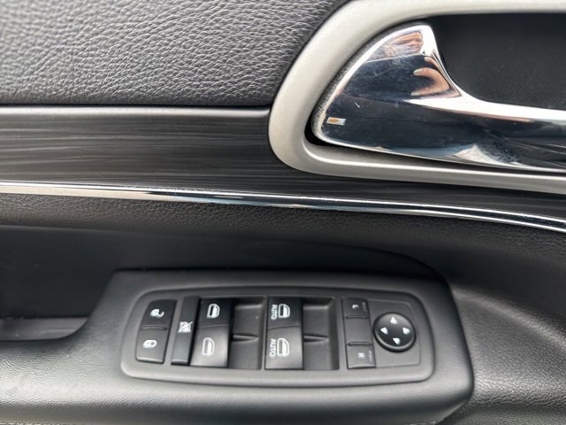 Used 2019 Jeep Grand Cherokee Limited image 12