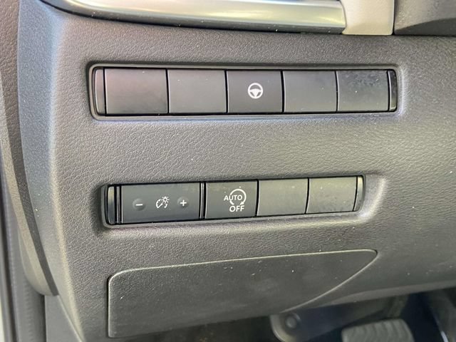 Used 2023 Nissan Rogue SV FWD image 20