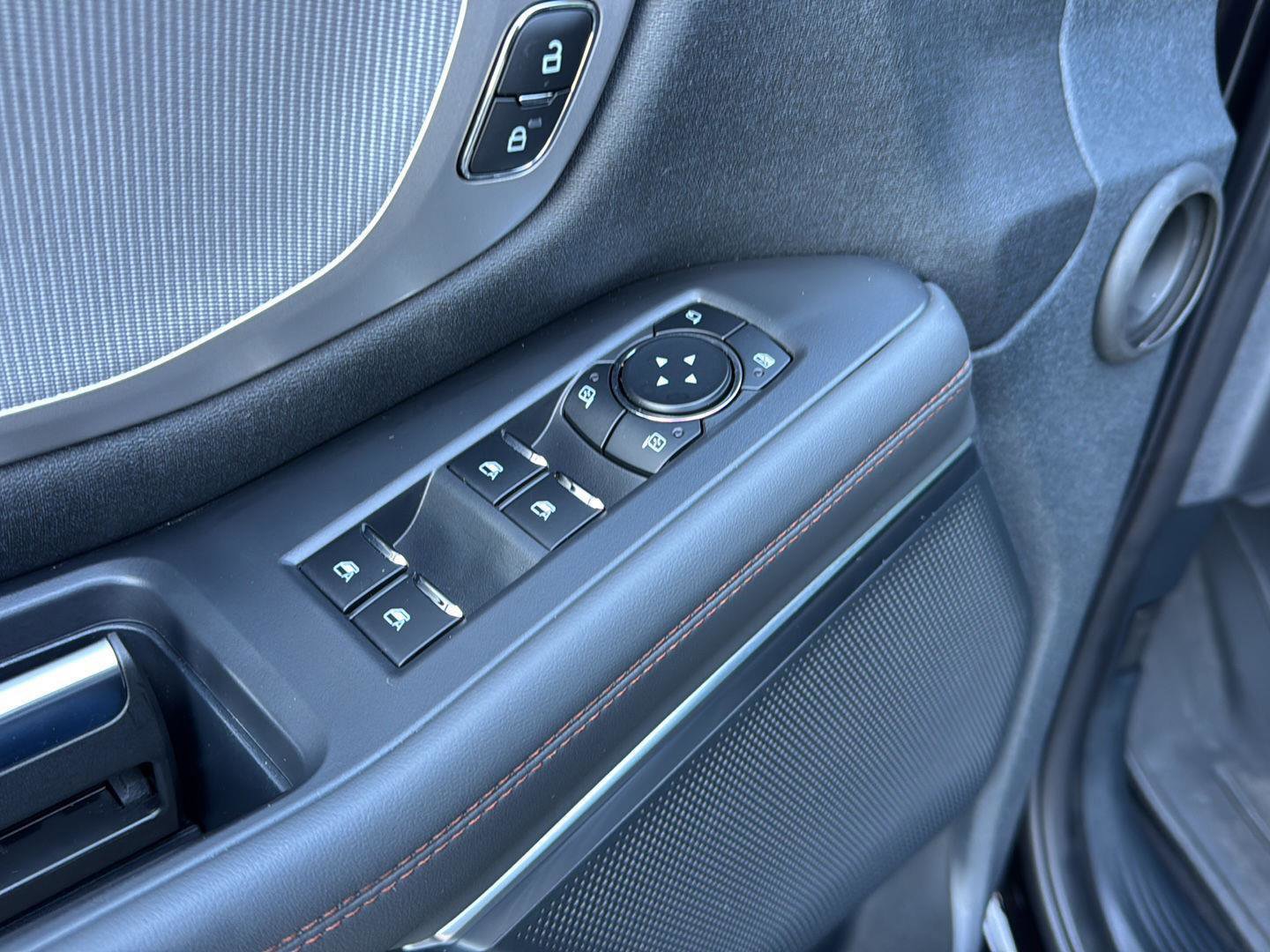 Certified 2025 Ford Expedition Active image 30