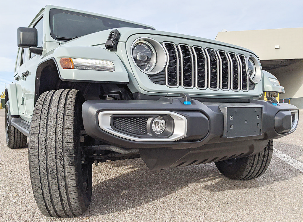 Used 2024 Jeep Wrangler Unlimited Sahara w/ Technology Group AWD/4WD image 22