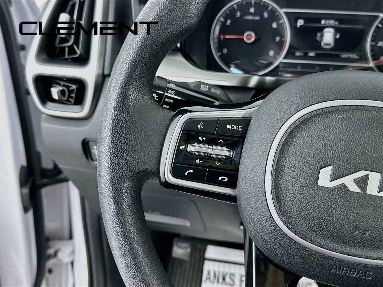 Used 2022 Kia Sorento LX AWD/4WD image 16