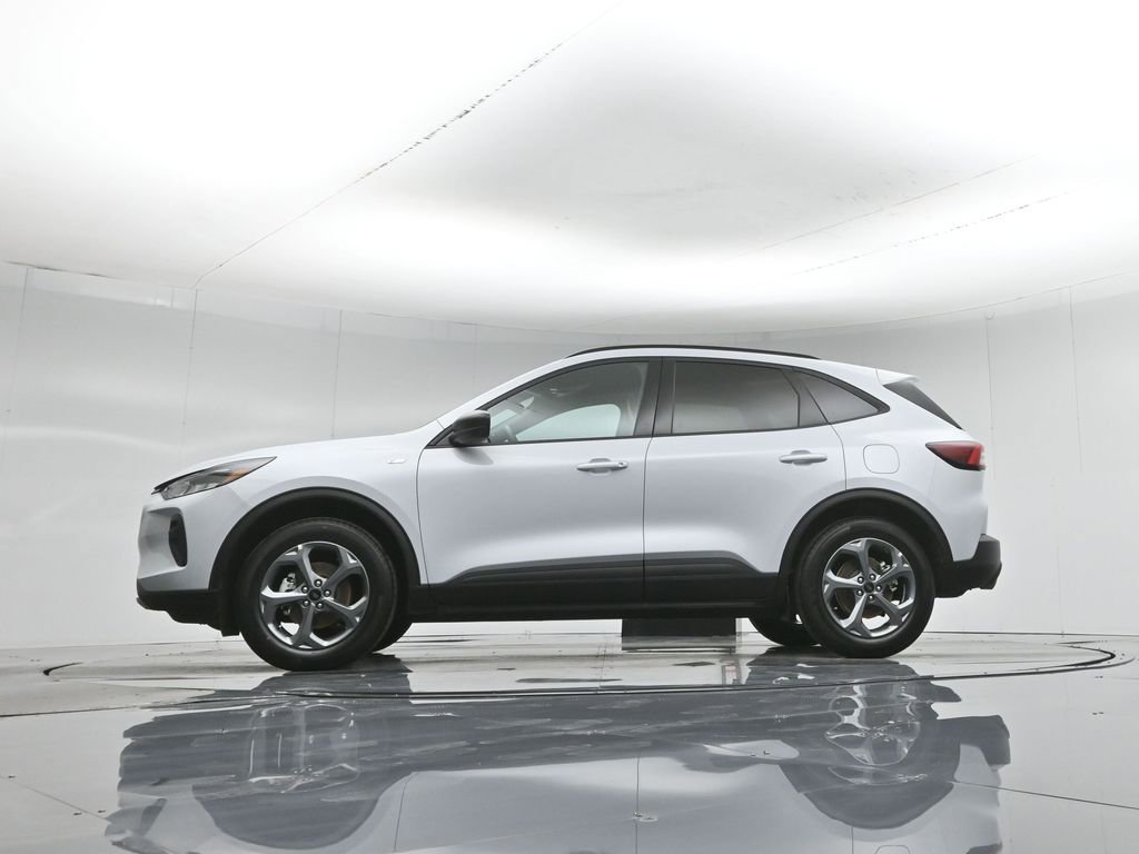 Certified 2025 Ford Escape ST-Line AWD/4WD image 8