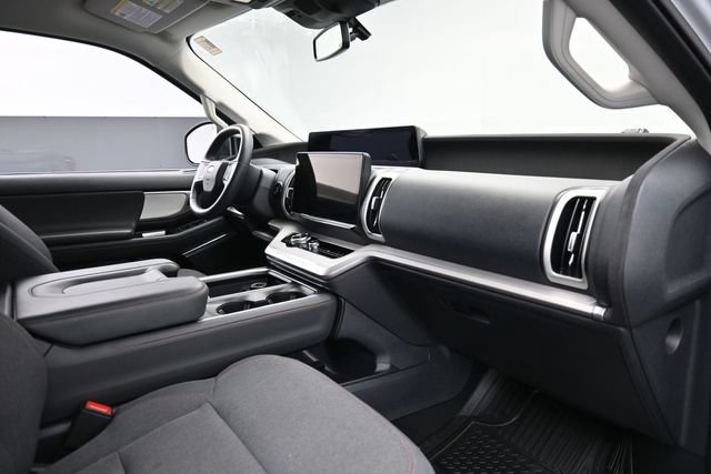 Certified 2025 Ford Expedition Active RWD image 35