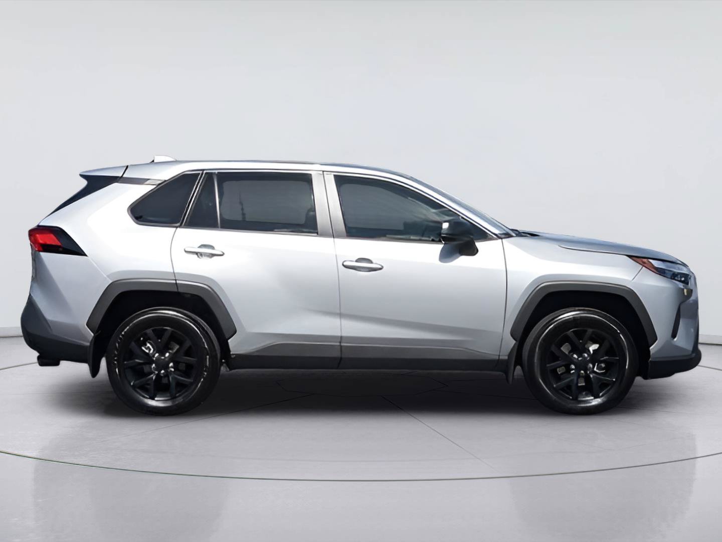 Used 2024 Toyota RAV4 LE FWD image 5