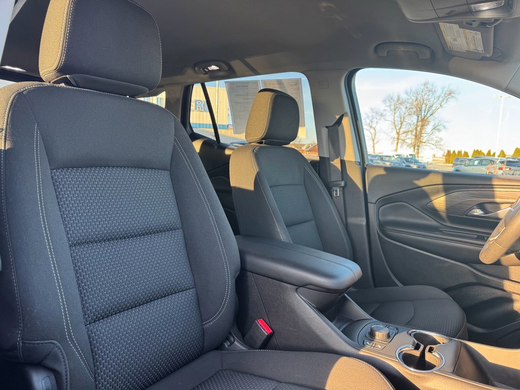Used 2023 GMC Terrain SLE w/ Driver Convenience Package image 16