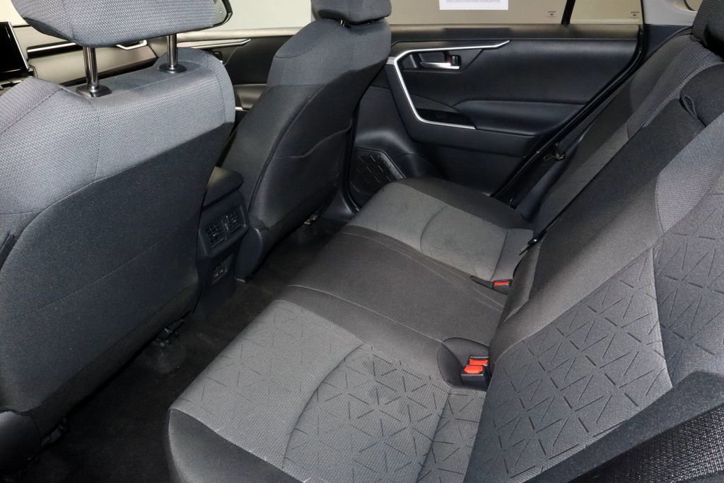 Used 2025 Toyota RAV4 XLE image 20