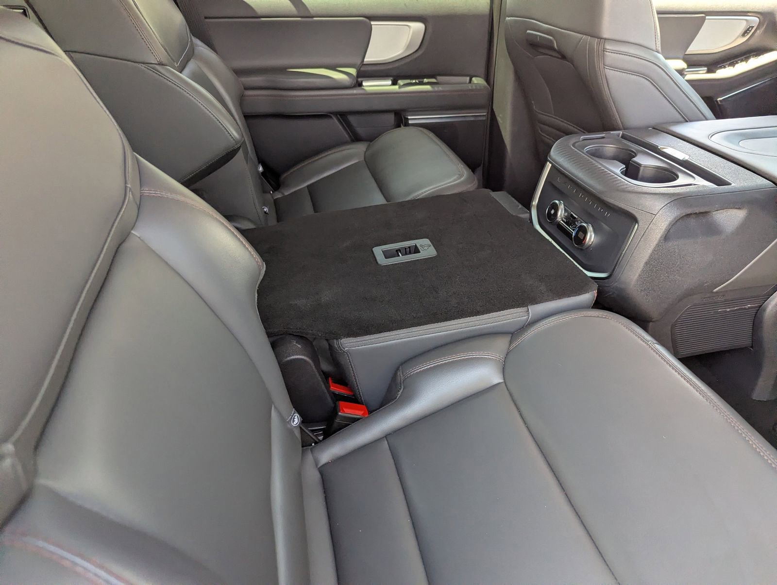 Certified 2025 Ford Expedition Active AWD/4WD image 14