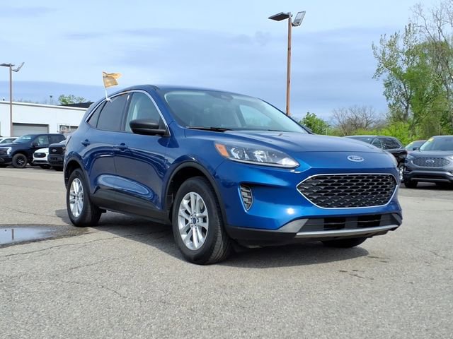 Certified 2022 Ford Escape SE w/ Convenience Package AWD/4WD image 1