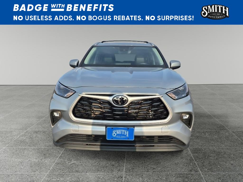 Used 2022 Toyota Highlander XLE AWD/4WD image 9