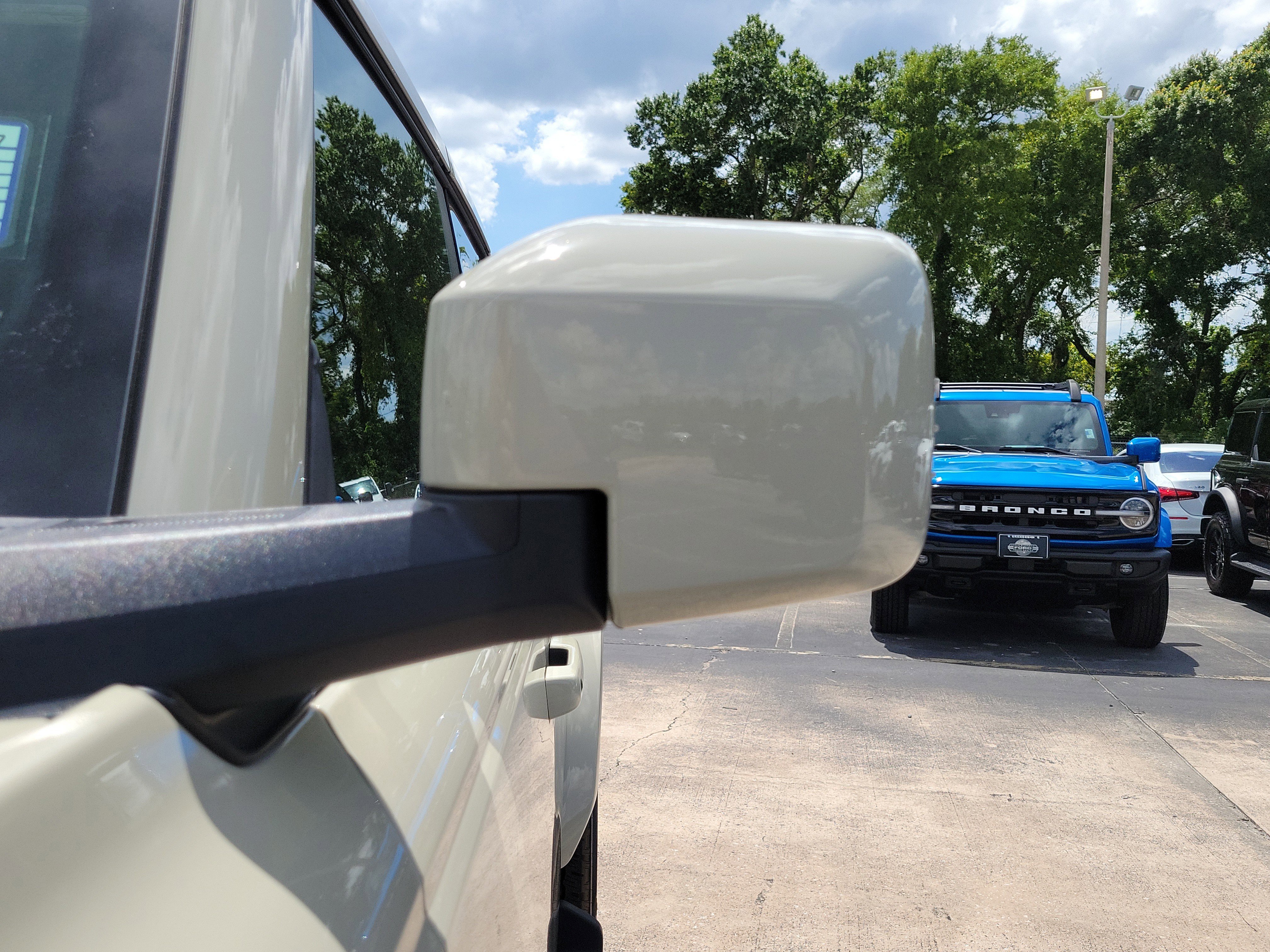 Certified 2025 Ford Bronco Outer Banks AWD/4WD image 4