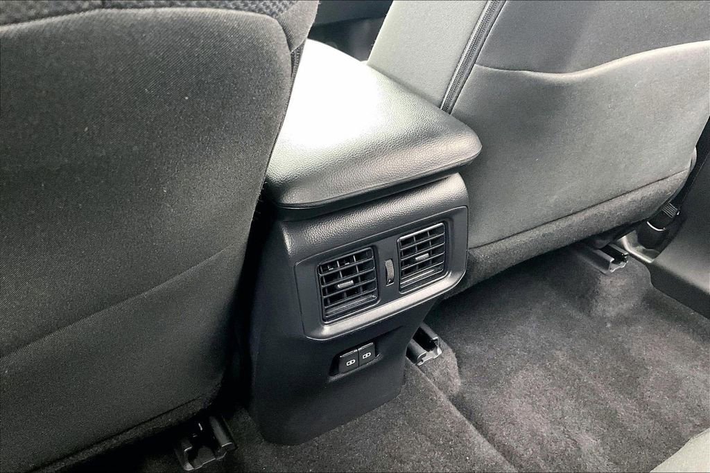 Used 2025 Toyota RAV4 XLE AWD/4WD image 33