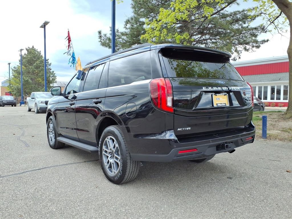 Certified 2025 Ford Expedition Active RWD image 9