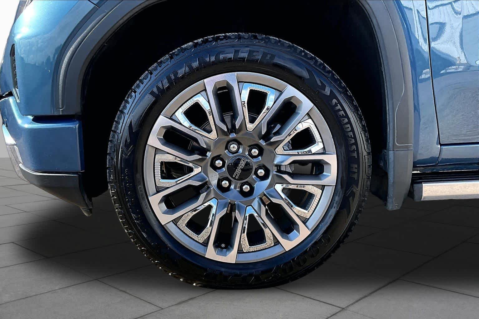 Used 2024 GMC Sierra 1500 Denali Ultimate AWD/4WD image 13
