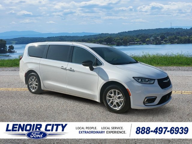 Used 2024 Chrysler Pacifica Touring-L FWD image 1