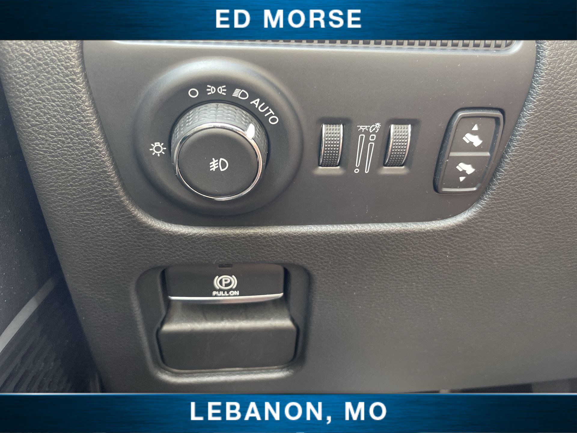 Used 2024 Jeep Wagoneer L Series II AWD/4WD image 32
