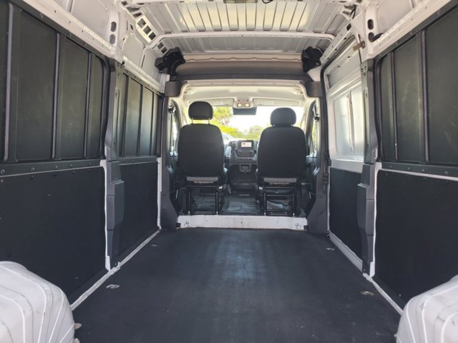Used 2025 RAM ProMaster 3500 w/ Convenience Group FWD image 8