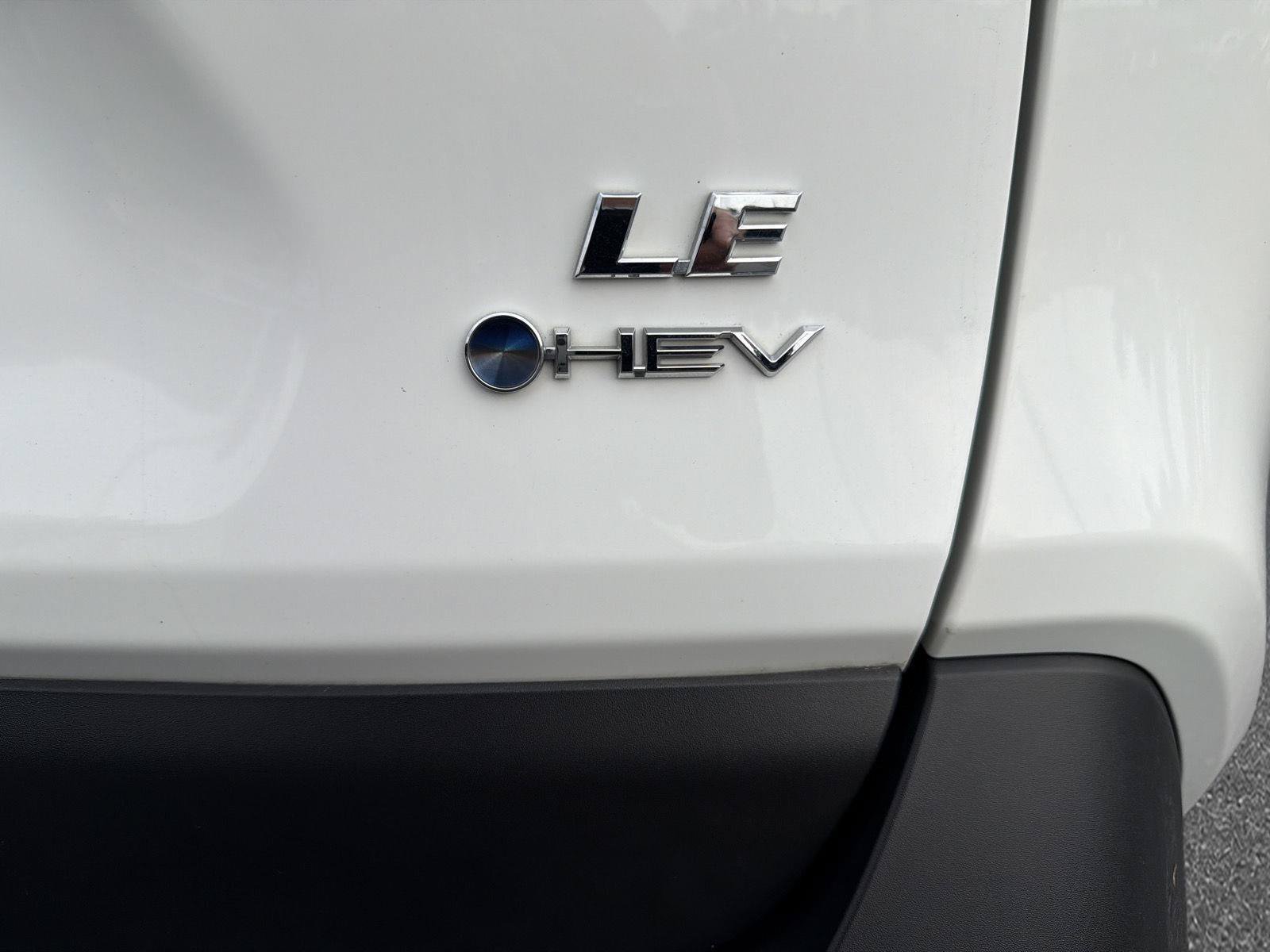 Used 2025 Toyota RAV4 LE AWD/4WD image 8