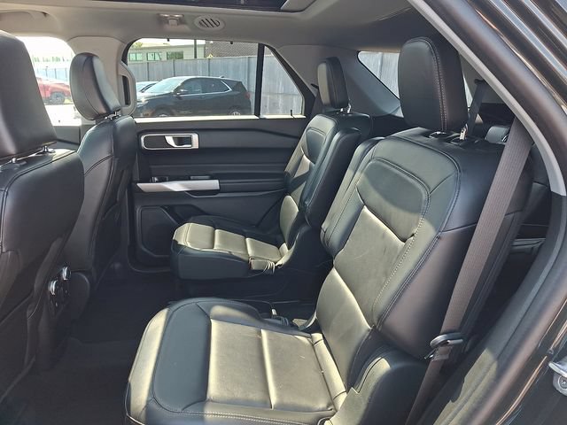 Certified 2021 Ford Explorer XLT w/ Equipment Group 202A AWD/4WD image 10