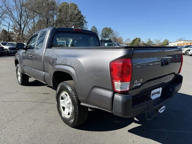 Used 2017 Toyota Tacoma SR image 3