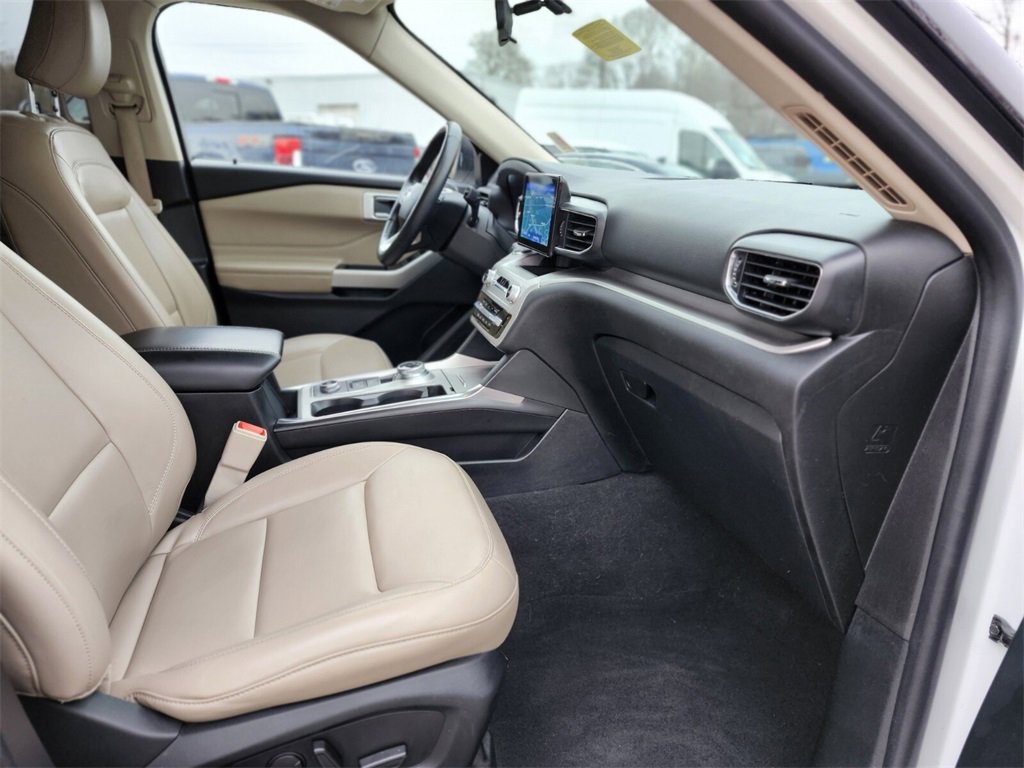 Certified 2022 Ford Explorer XLT w/ Equipment Group 202A image 11
