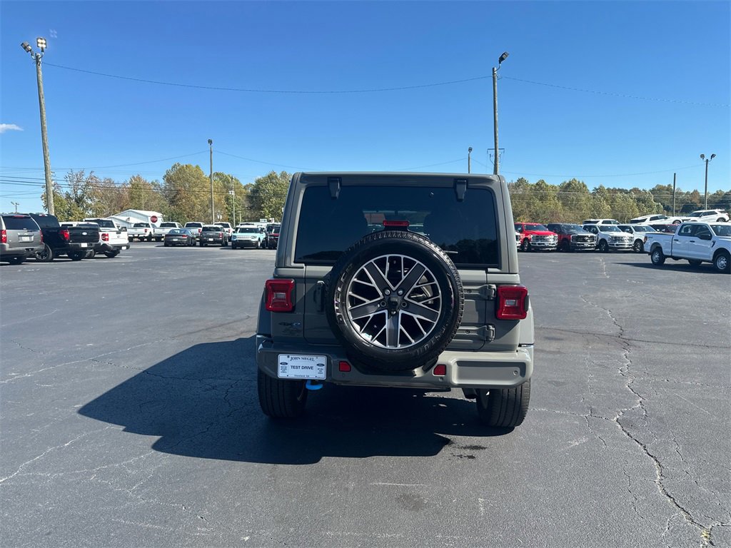 Used 2022 Jeep Wrangler Unlimited Sahara image 4