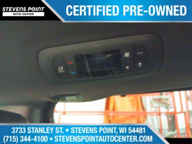 Used 2025 Chrysler Pacifica Limited image 32
