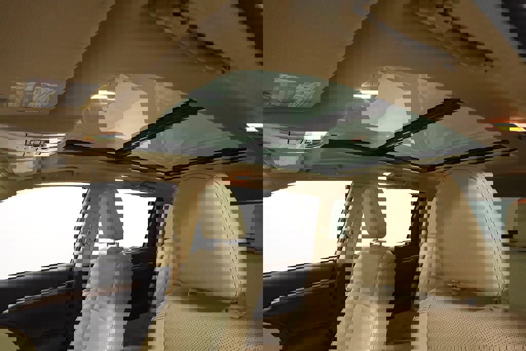 Used 2018 Toyota Highlander Limited Platinum w/ Carpet Mat Package (TMS) image 25