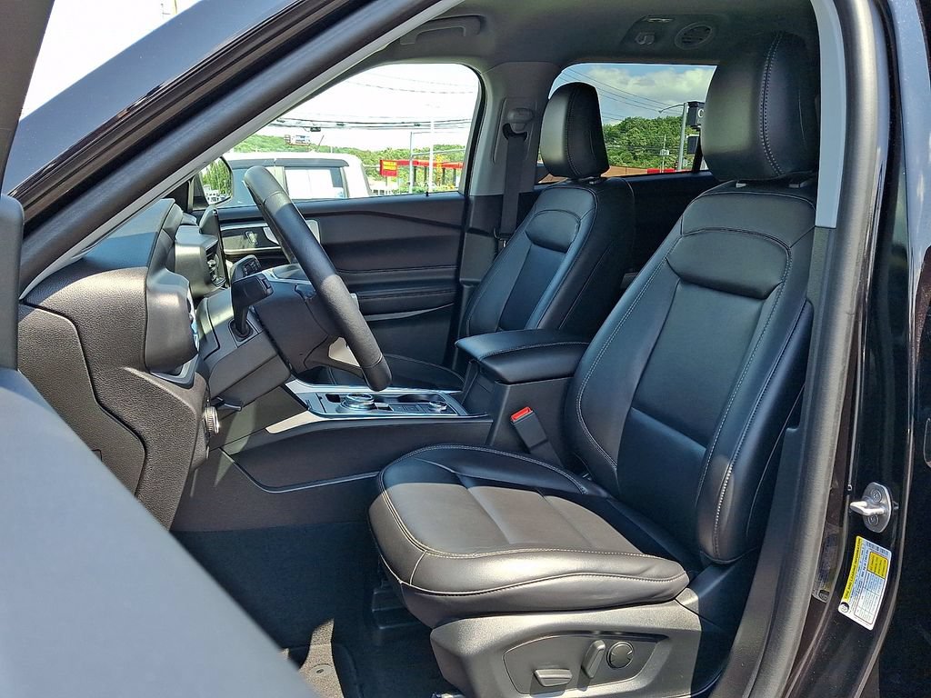 Certified 2023 Ford Explorer XLT w/ Equipment Group 202A AWD/4WD image 13