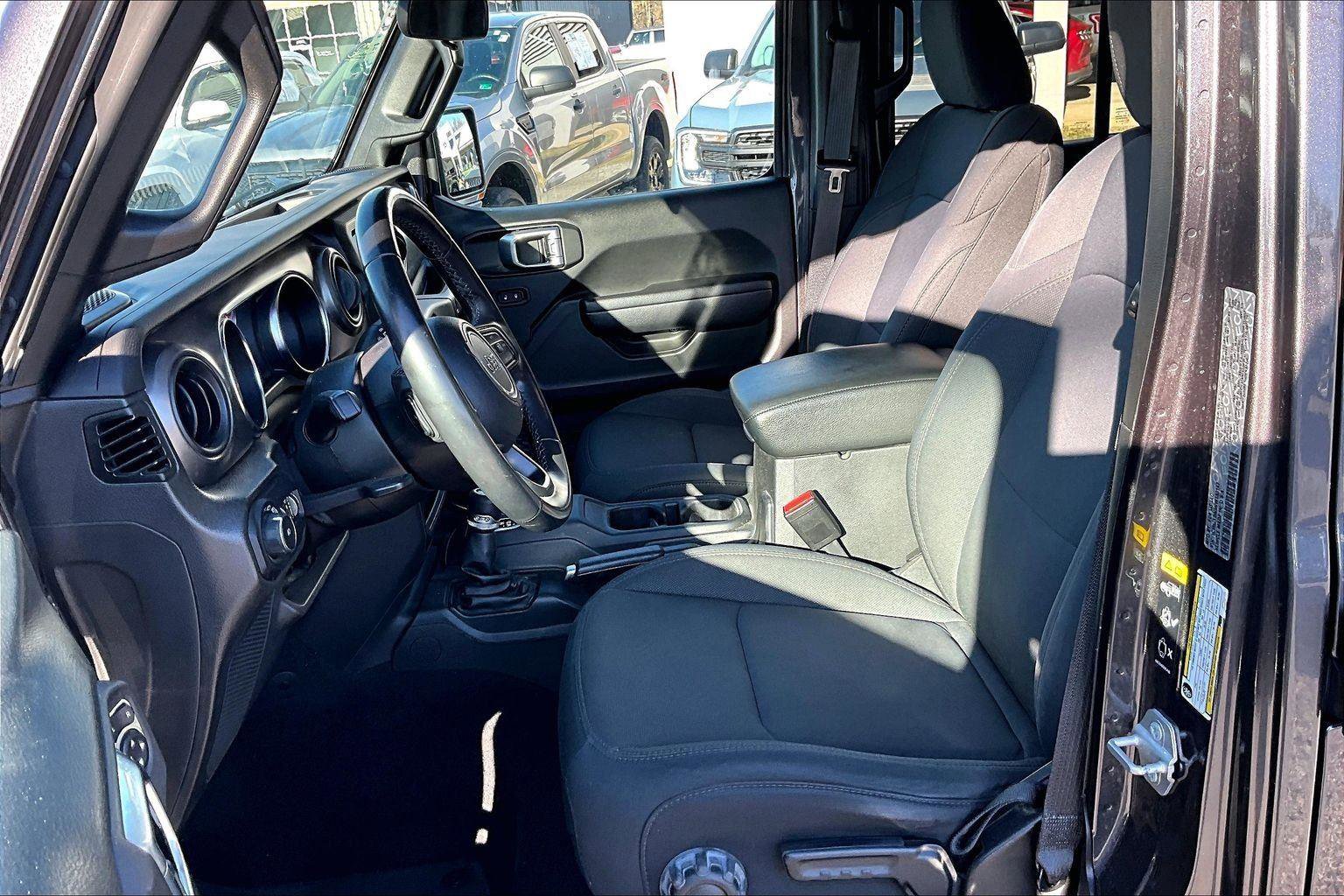 Used 2022 Jeep Wrangler Unlimited Sport image 24