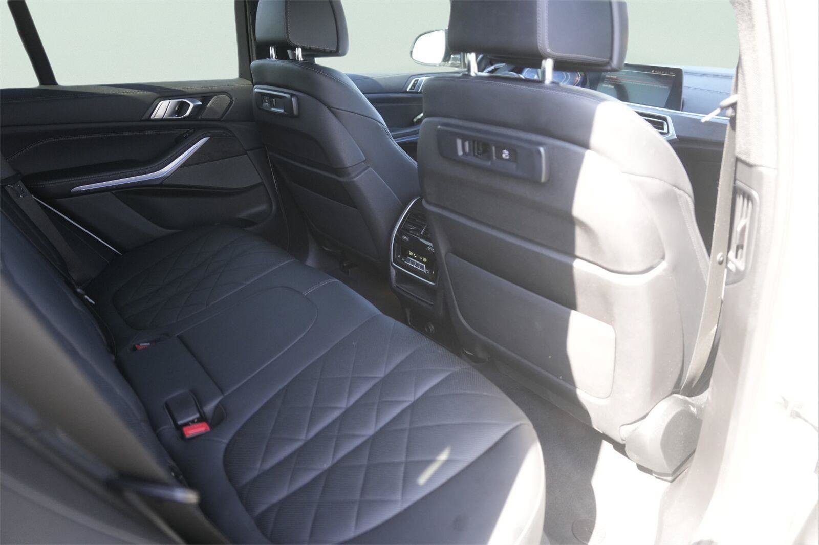 Used 2023 BMW X5 xDrive40i w/ M Sport Package AWD/4WD image 15