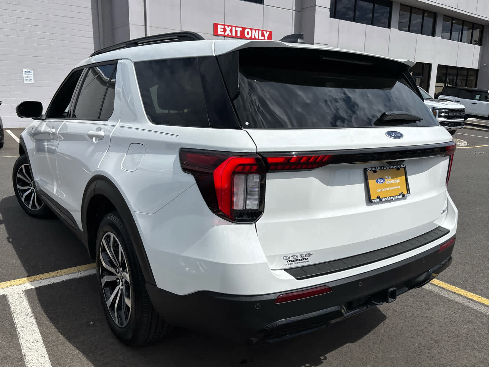 Certified 2025 Ford Explorer ST-Line image 3