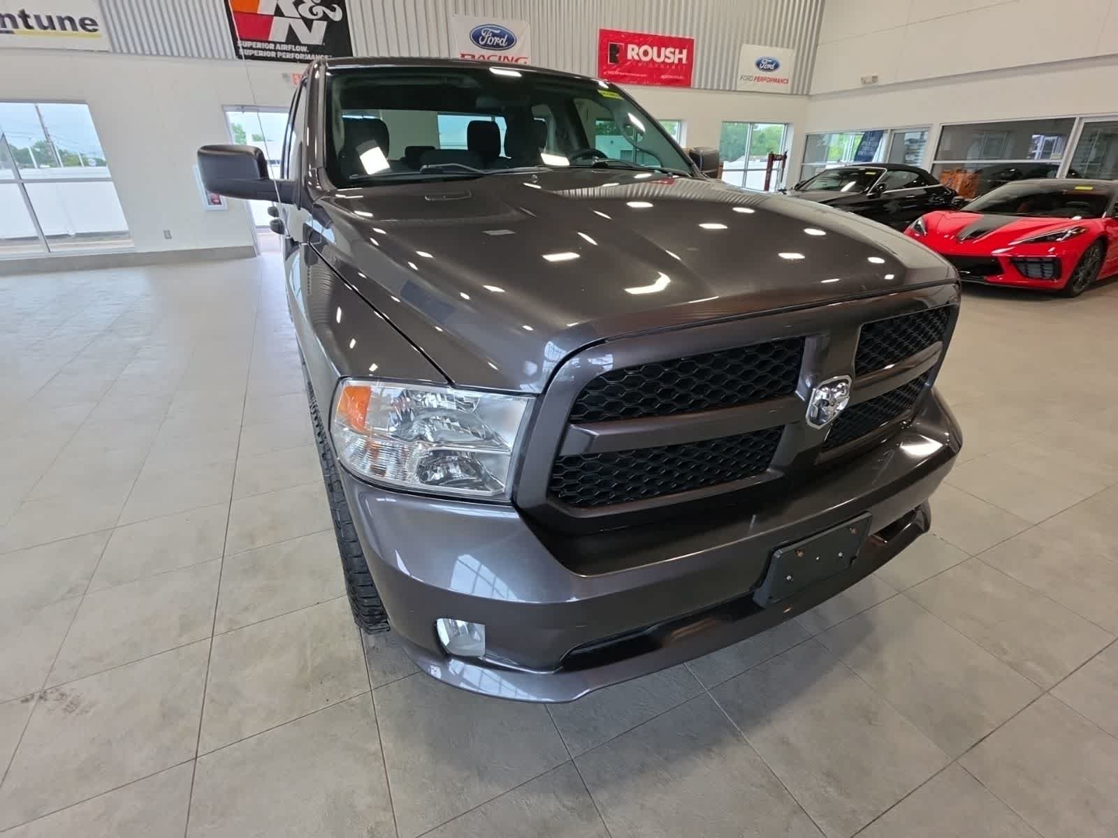 Used 2017 RAM 1500 Express AWD/4WD image 4