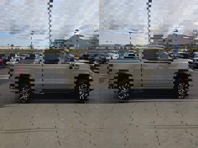 Used 2023 GMC Sierra 1500 AT4 w/ AT4 Preferred Package image 6