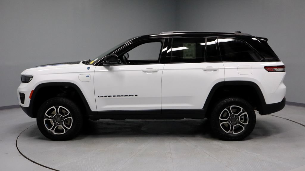 Used 2022 Jeep Grand Cherokee Trailhawk w/ Advanced Protech Group II AWD/4WD image 9