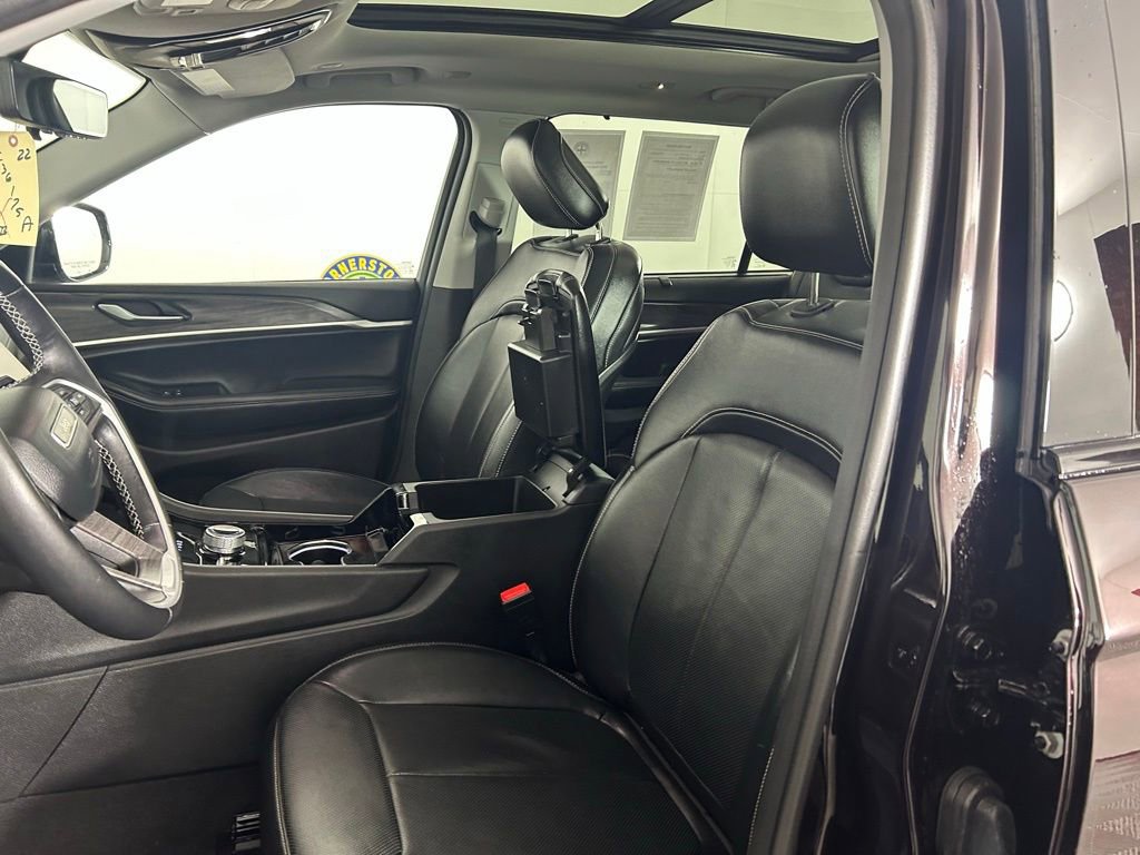 Used 2022 Jeep Grand Cherokee L Limited w/ Luxury Tech Group II AWD/4WD image 10