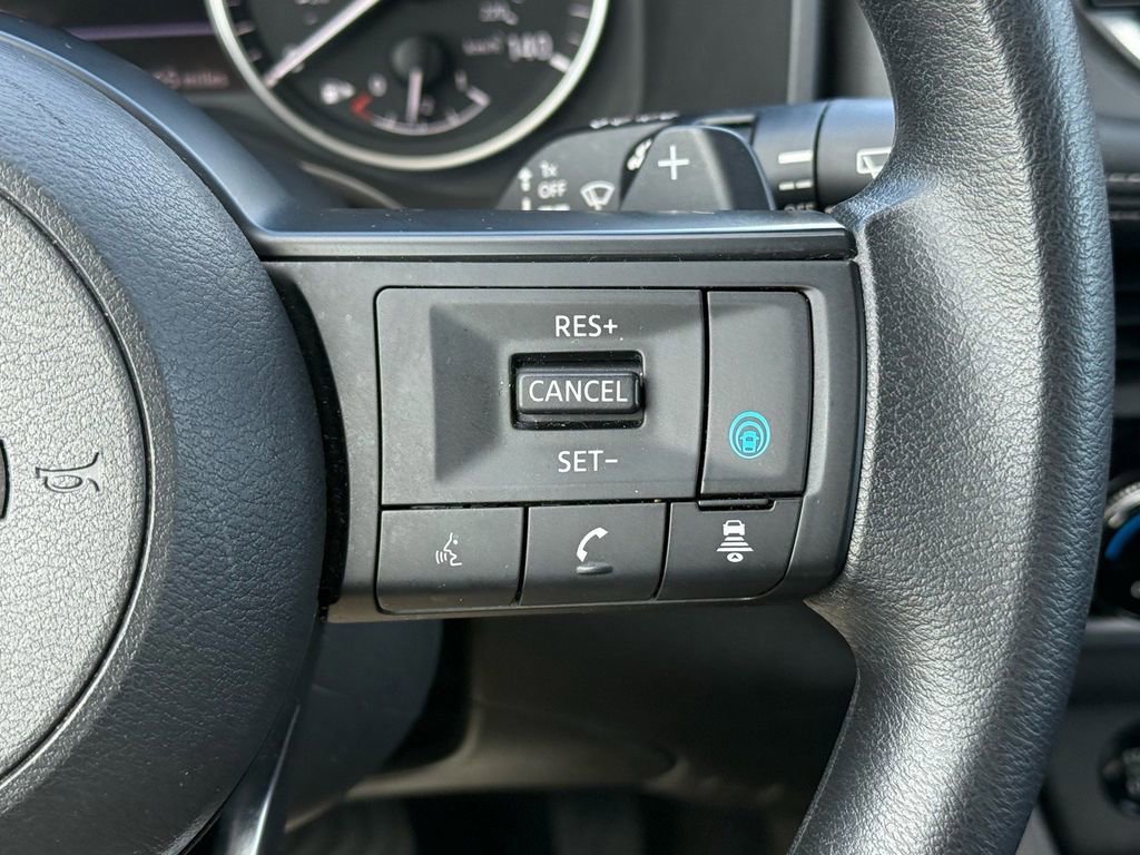 Used 2024 Nissan Rogue SV image 19