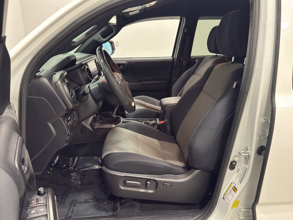 Used 2021 Toyota Tacoma TRD Off-Road image 11