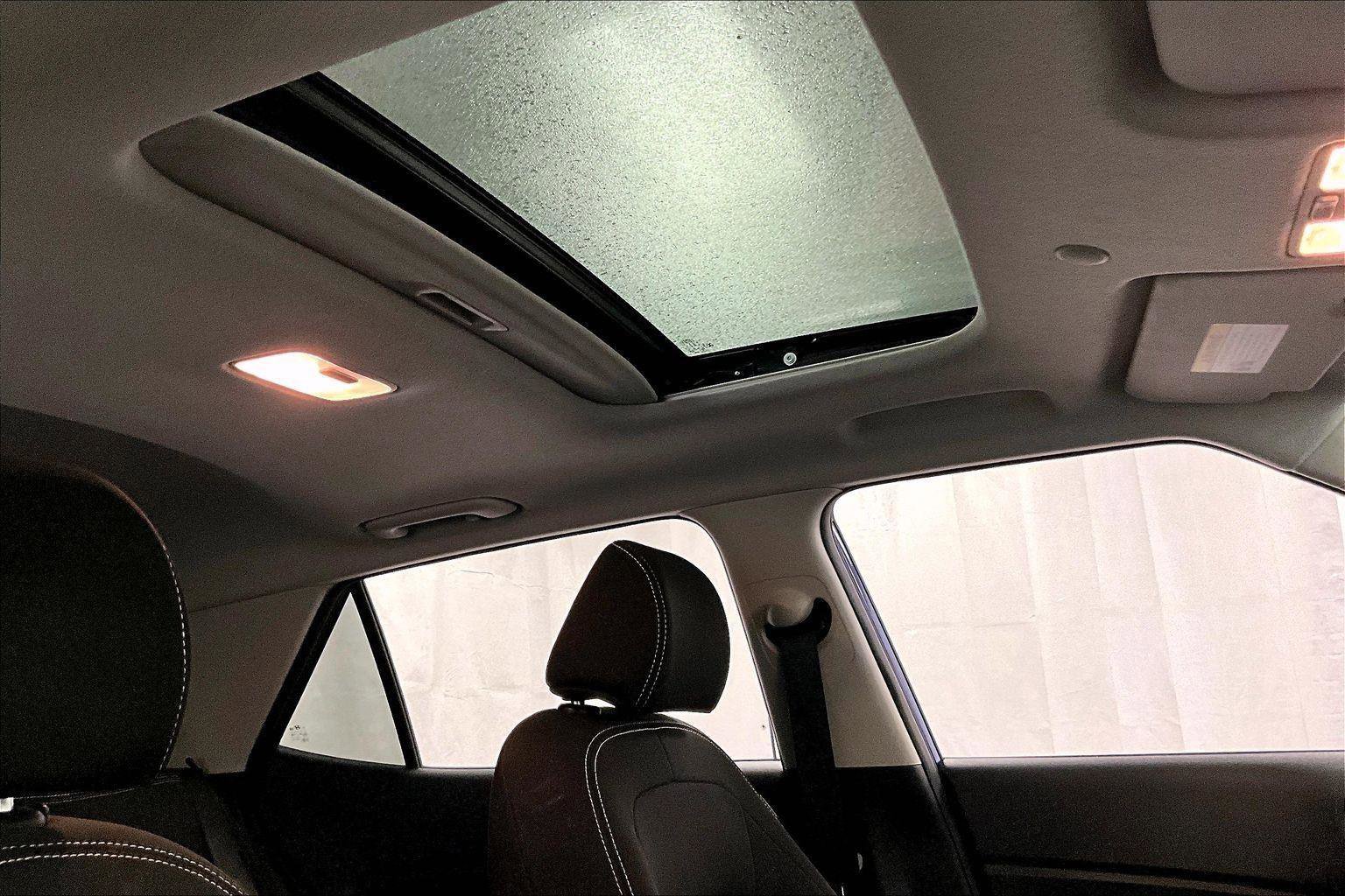 Used 2024 Hyundai Venue SEL image 21