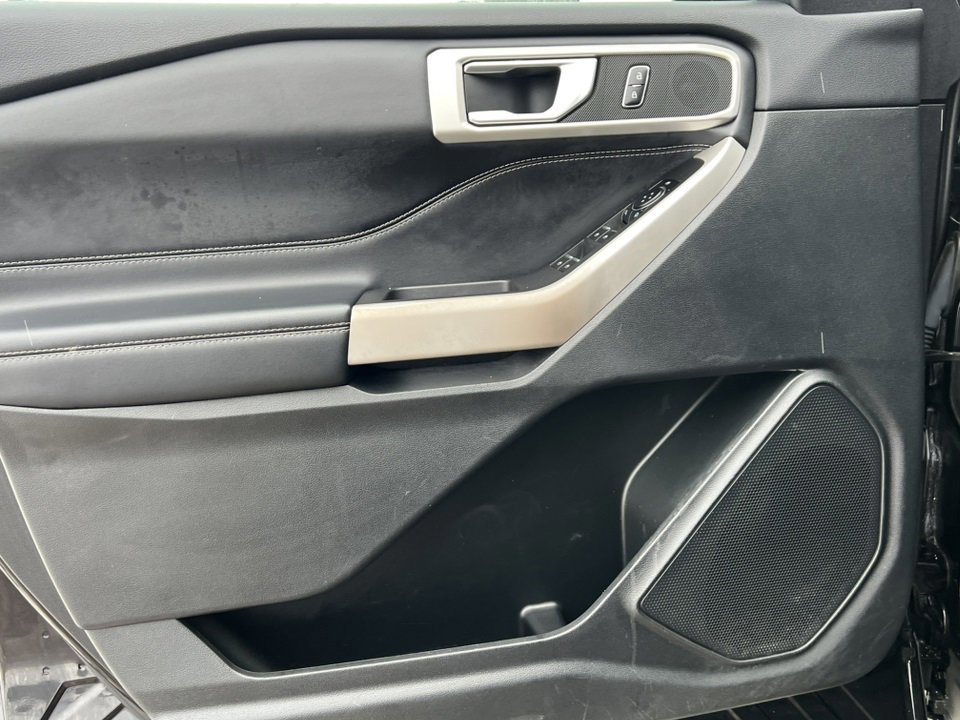 Certified 2022 Ford Explorer XLT w/ Equipment Group 202A image 19